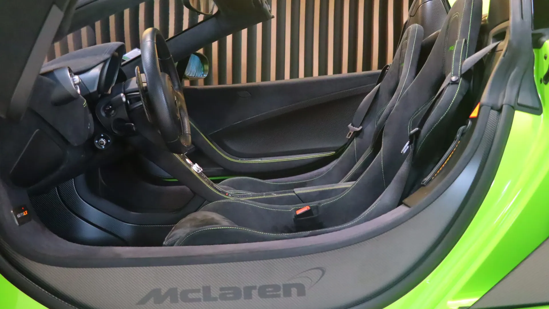 McLaren 675LT — photo 8