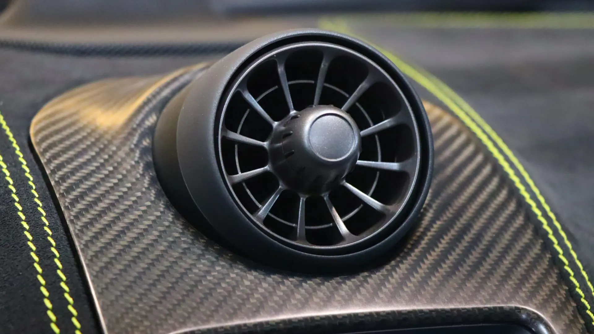 McLaren 675LT — photo 27