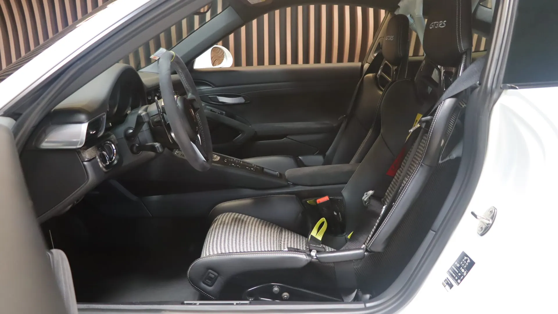 Porsche 911 — photo 7