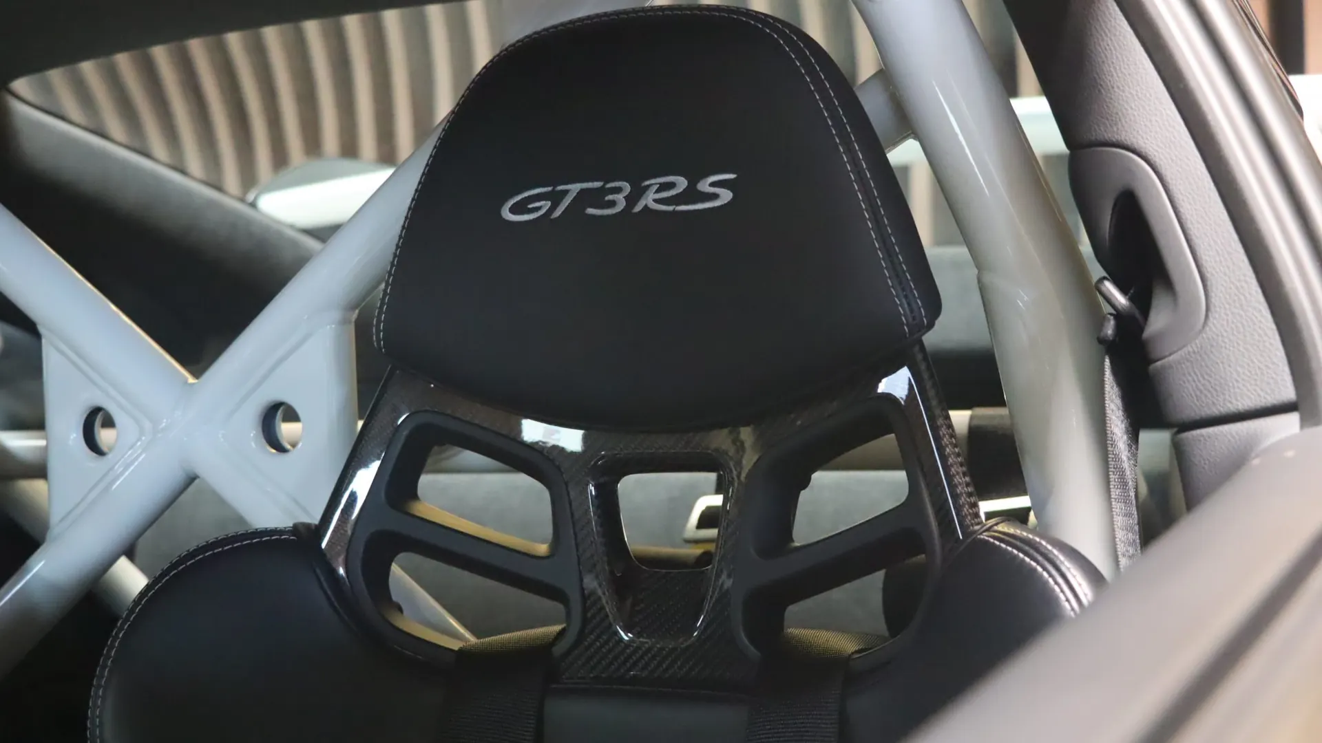 Porsche 911 — photo 15