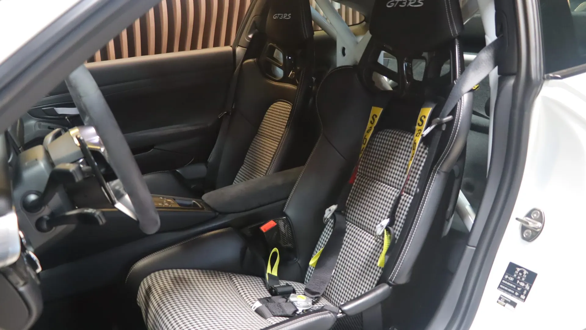 Porsche 911 — photo 8