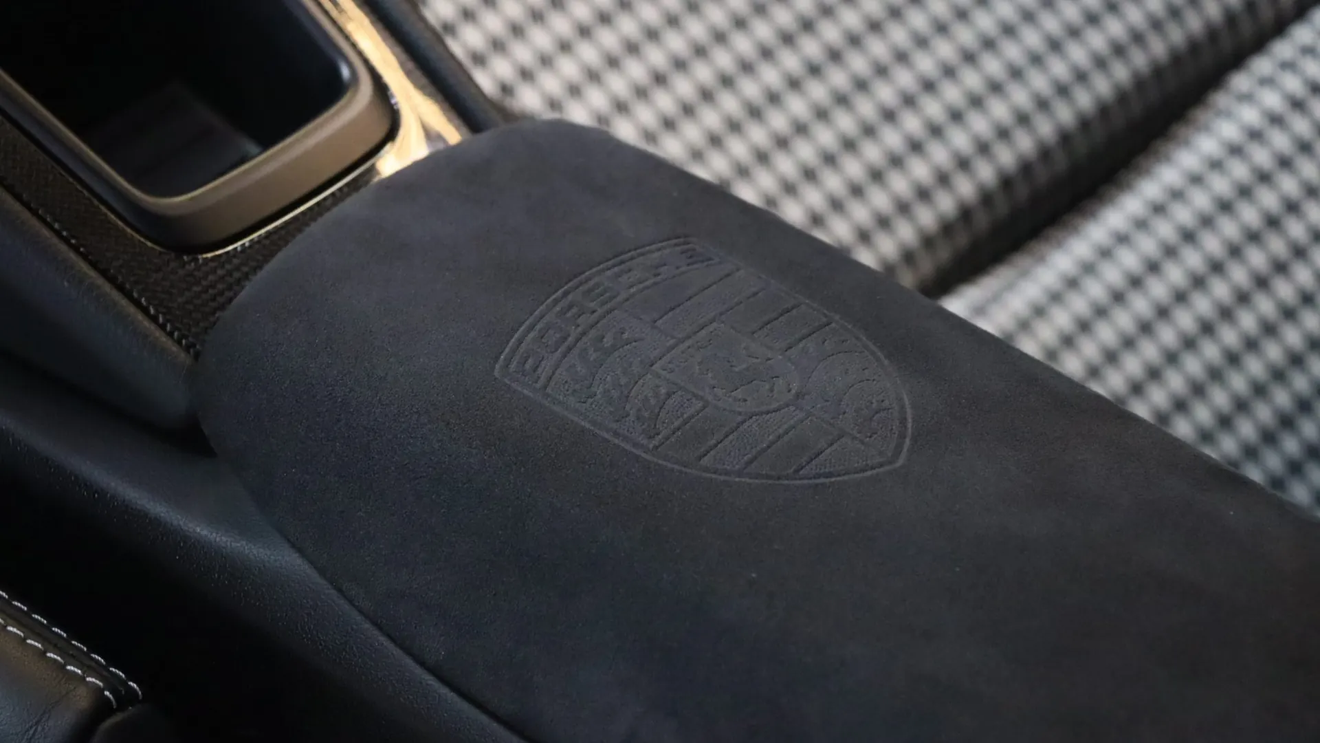 Porsche 911 — photo 19