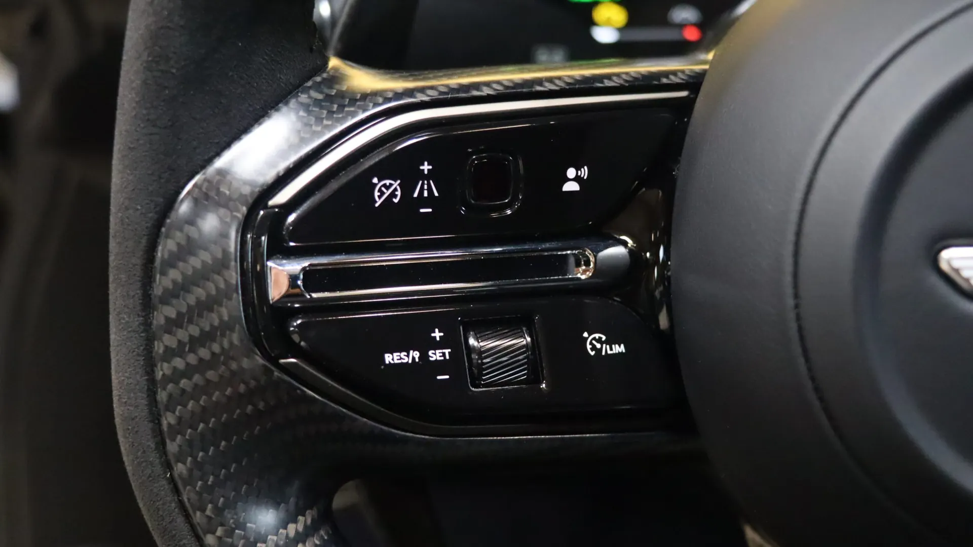 Aston Martin VALHALLA — photo 17