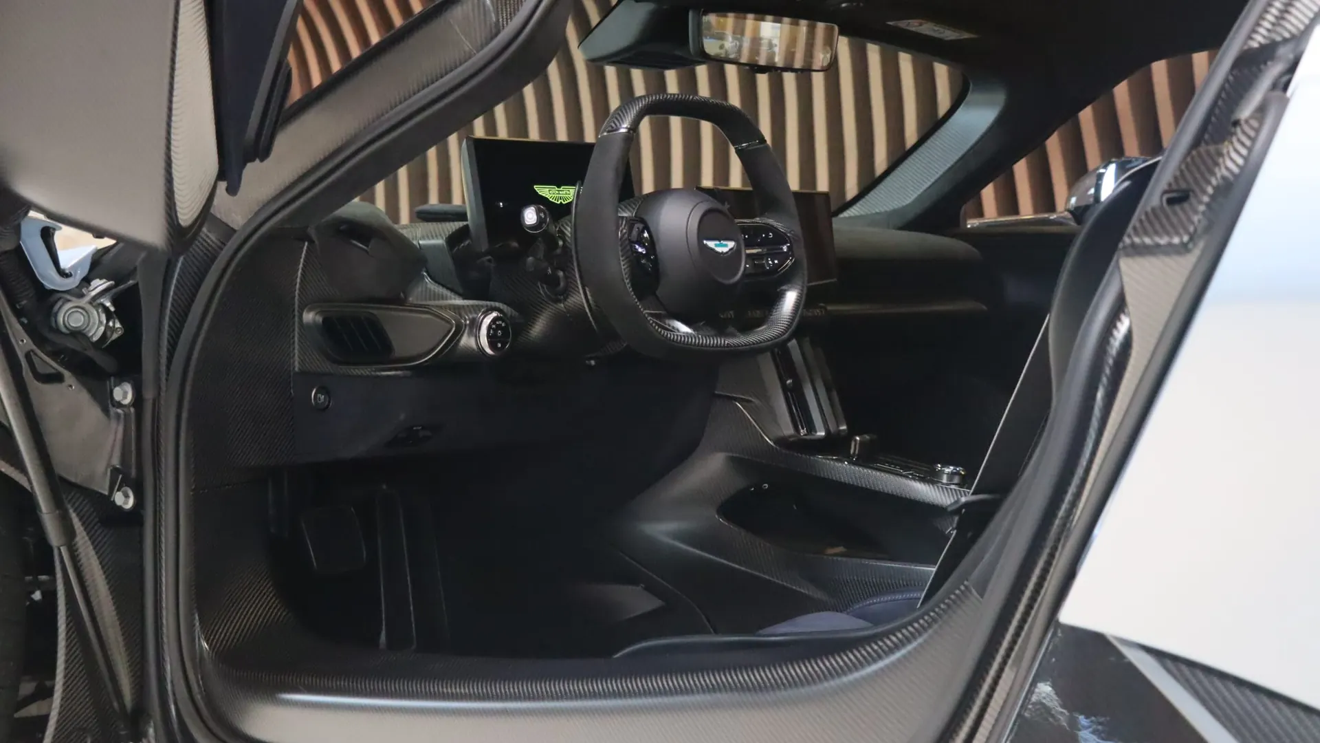 Aston Martin VALHALLA — photo 8