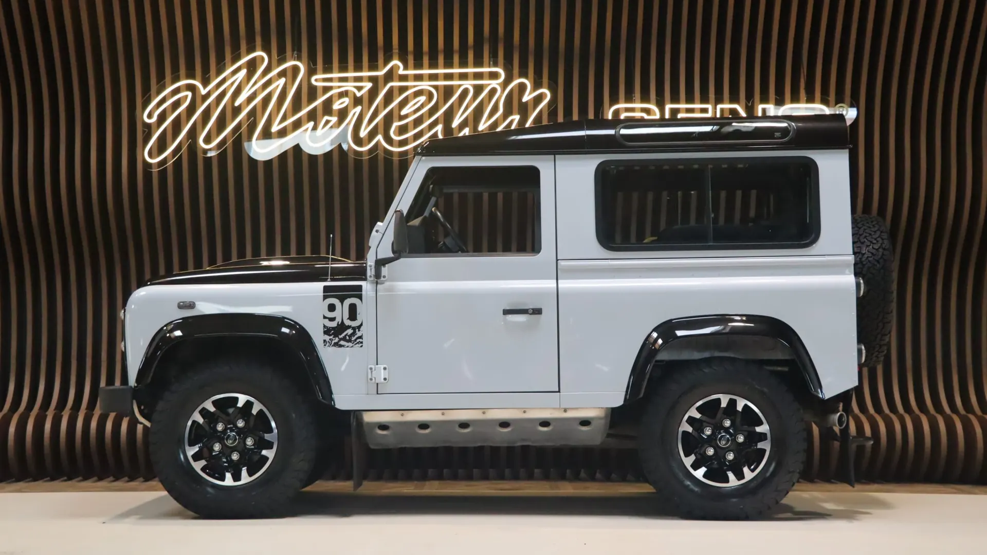 Land Rover DEFENDER — photo 5