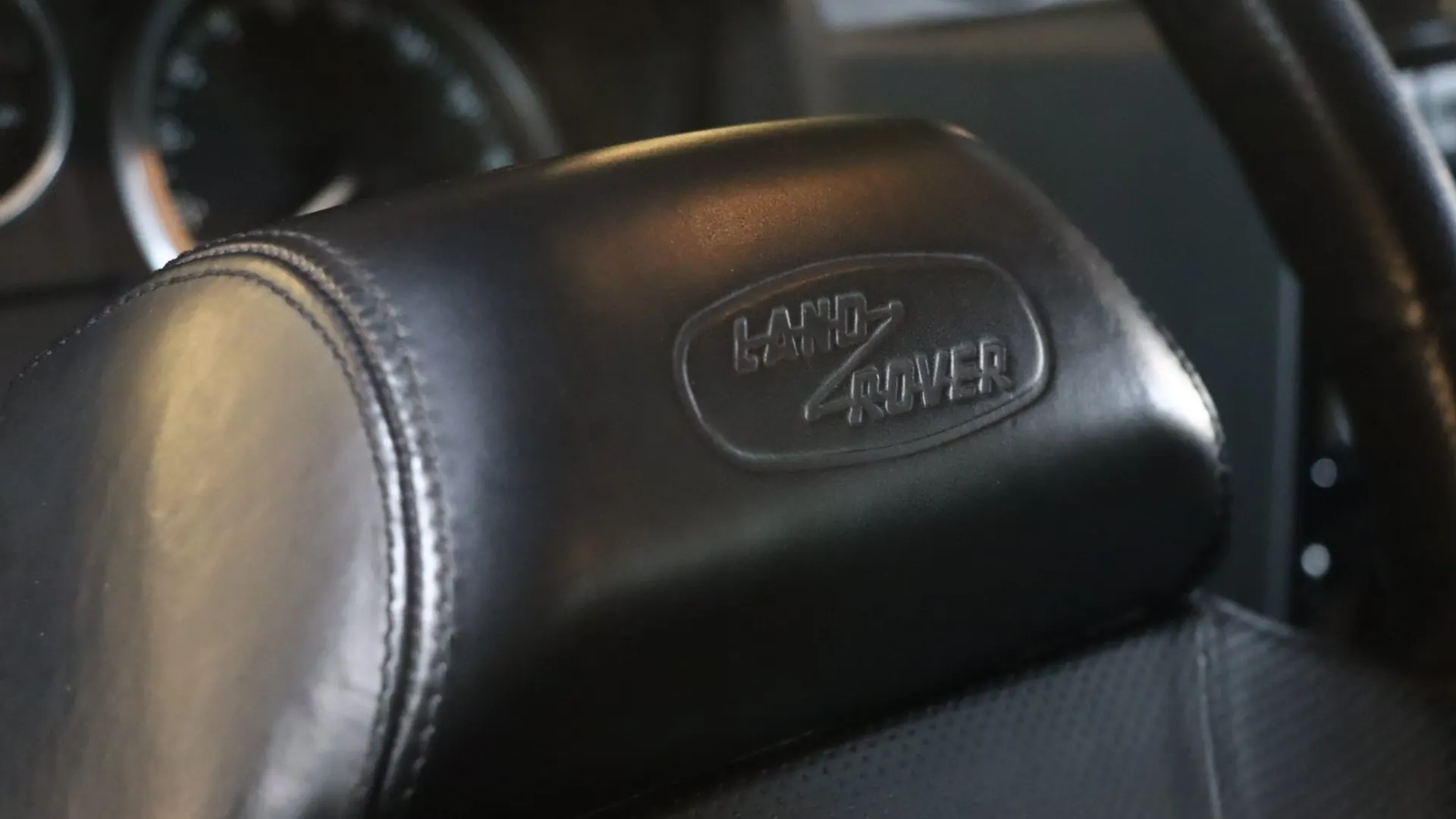 Land Rover DEFENDER — photo 14