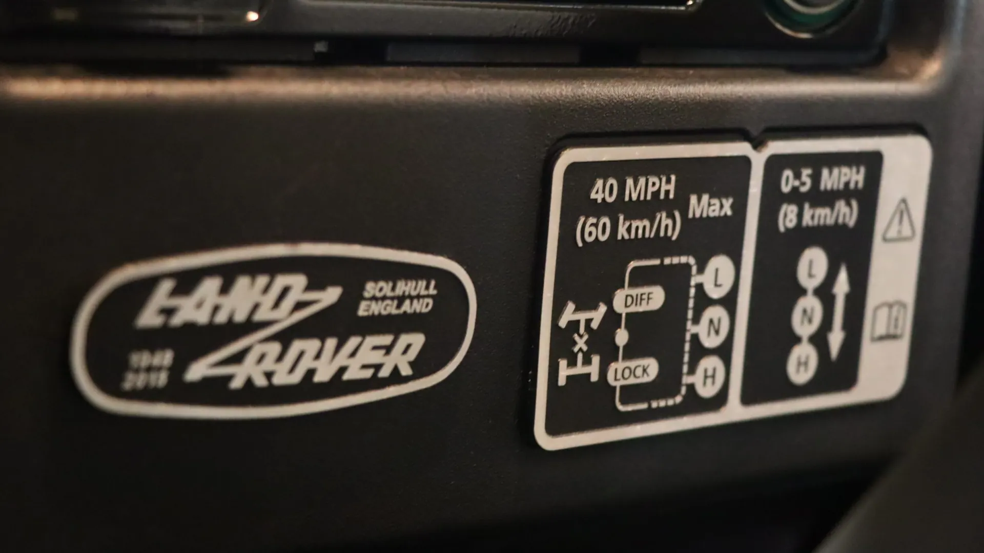 Land Rover DEFENDER — photo 18