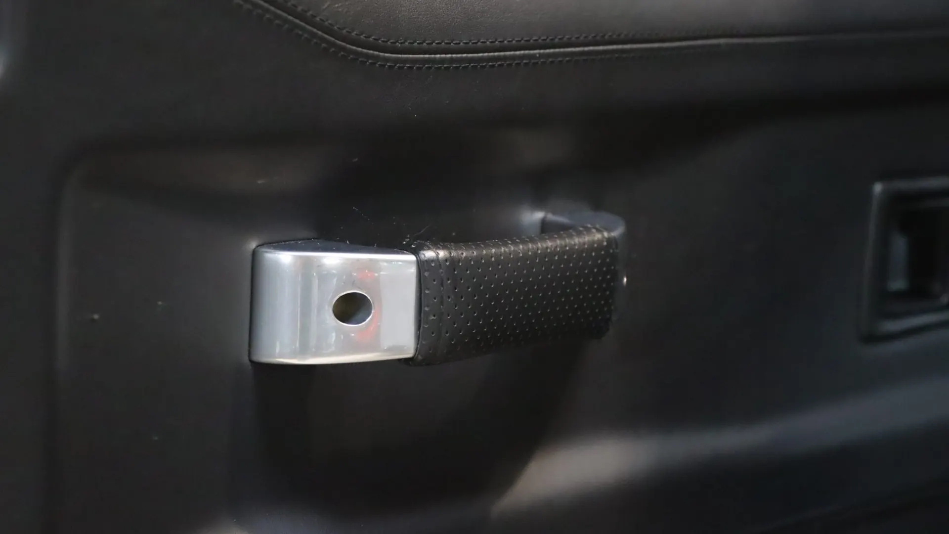 Land Rover DEFENDER — photo 11