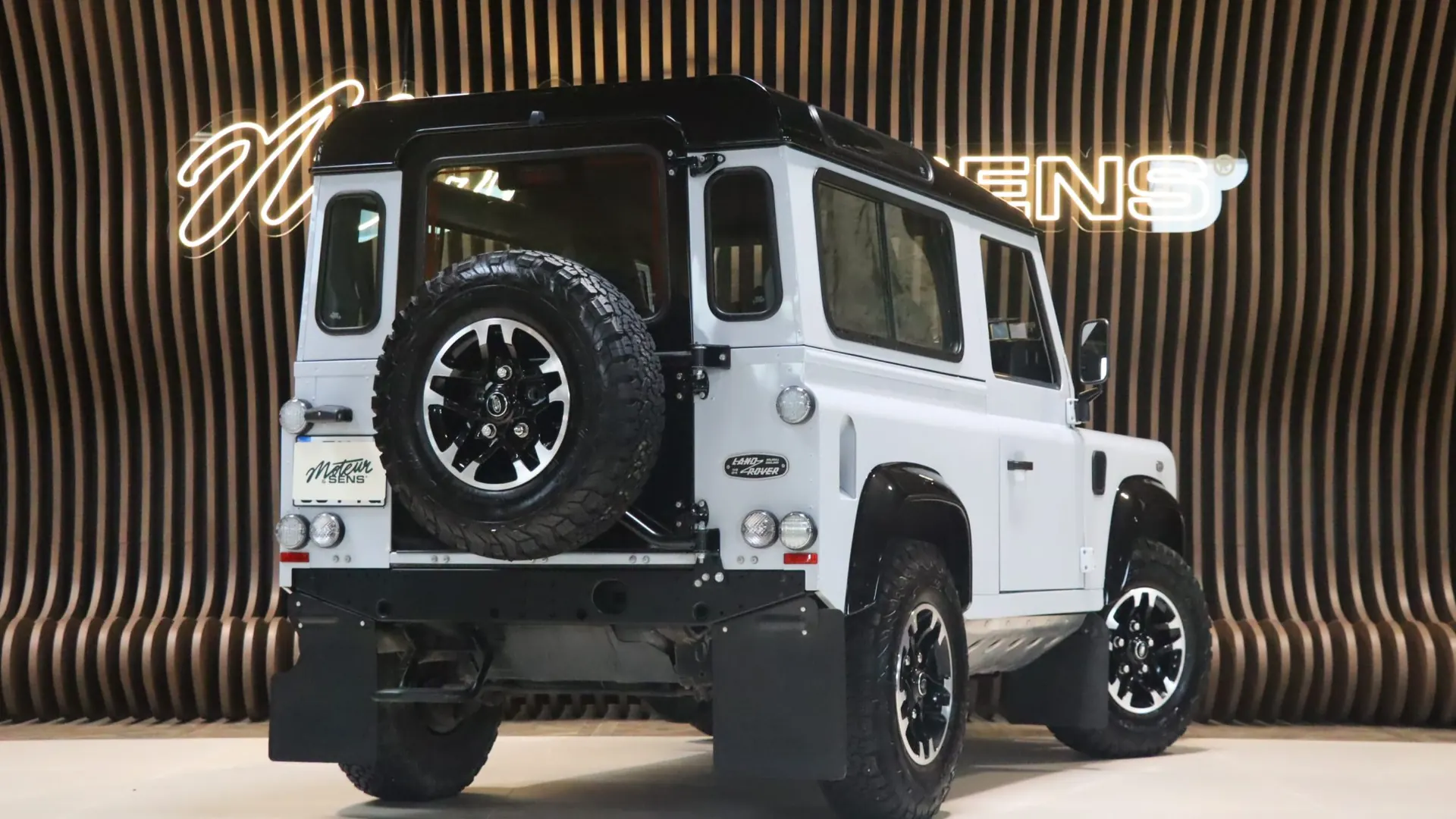 Land Rover DEFENDER — photo 2
