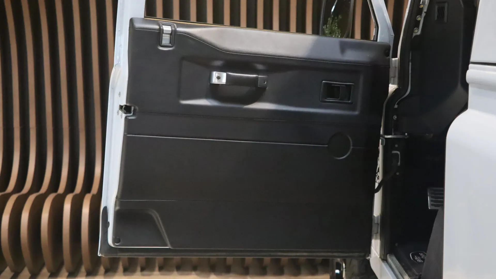 Land Rover DEFENDER — photo 10