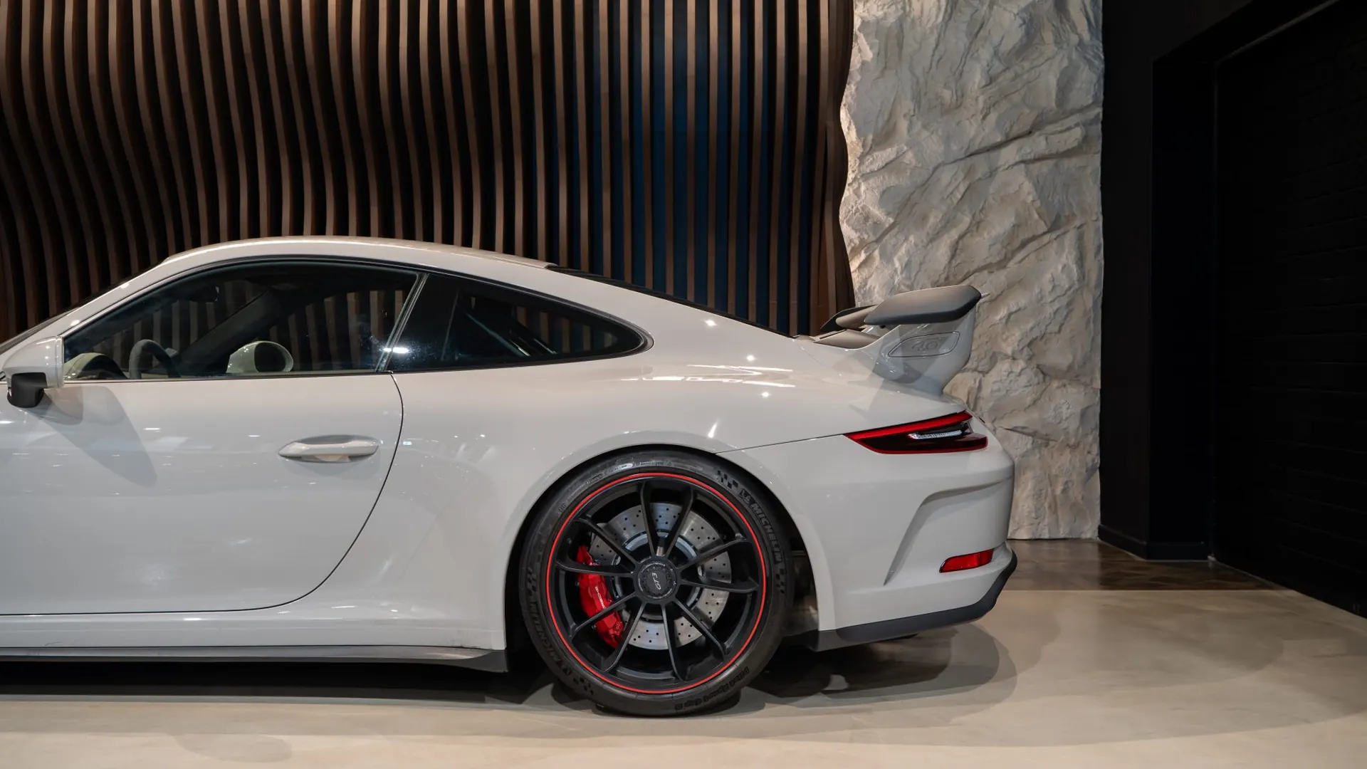 Porsche 911 — photo 34