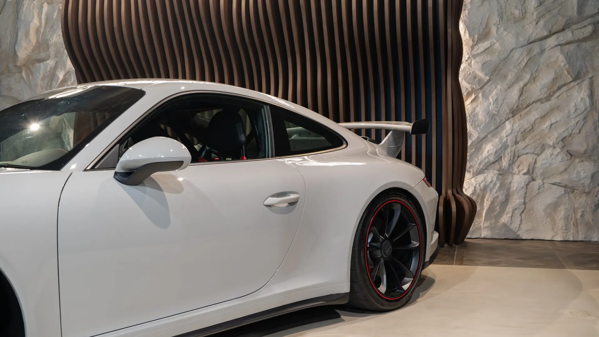 Porsche 911 — photo 35