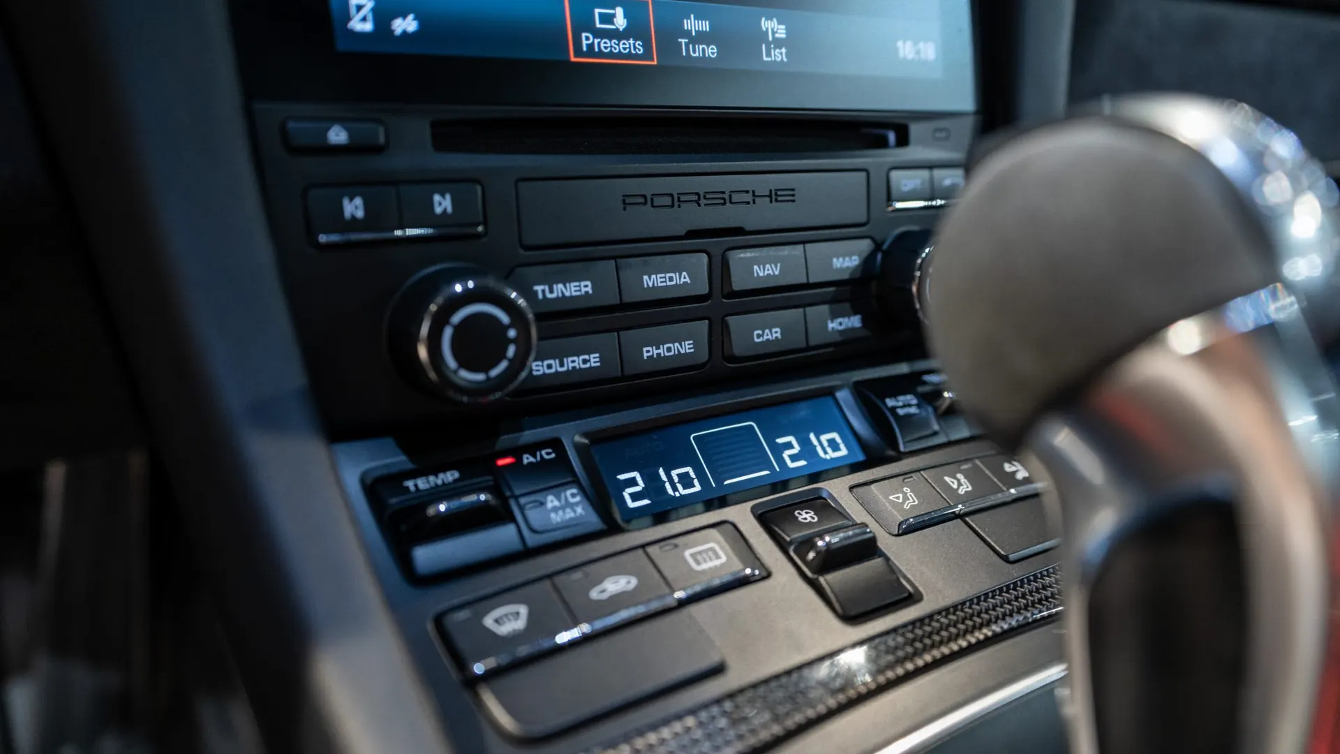 Porsche 911 — photo 21