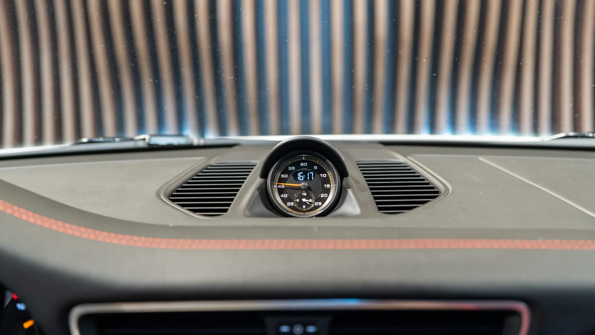 Porsche 911 — photo 17