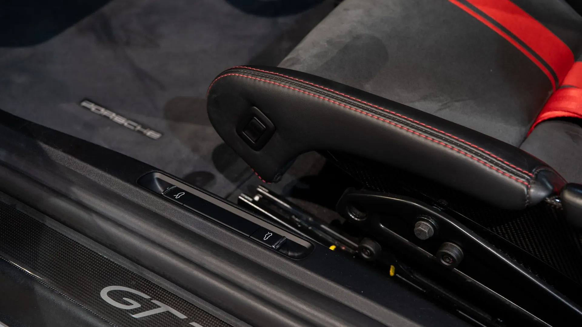 Porsche 911 — photo 13