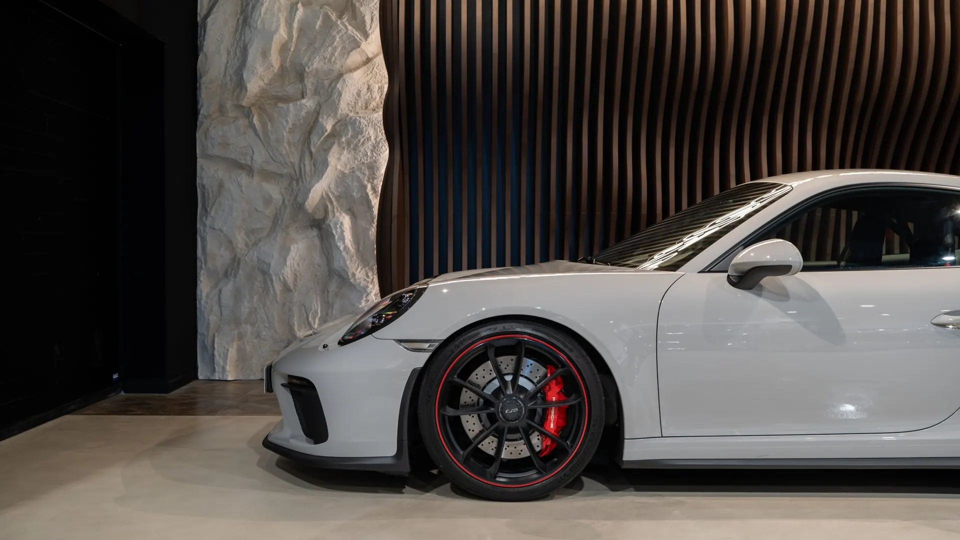 Porsche 911 — photo 33