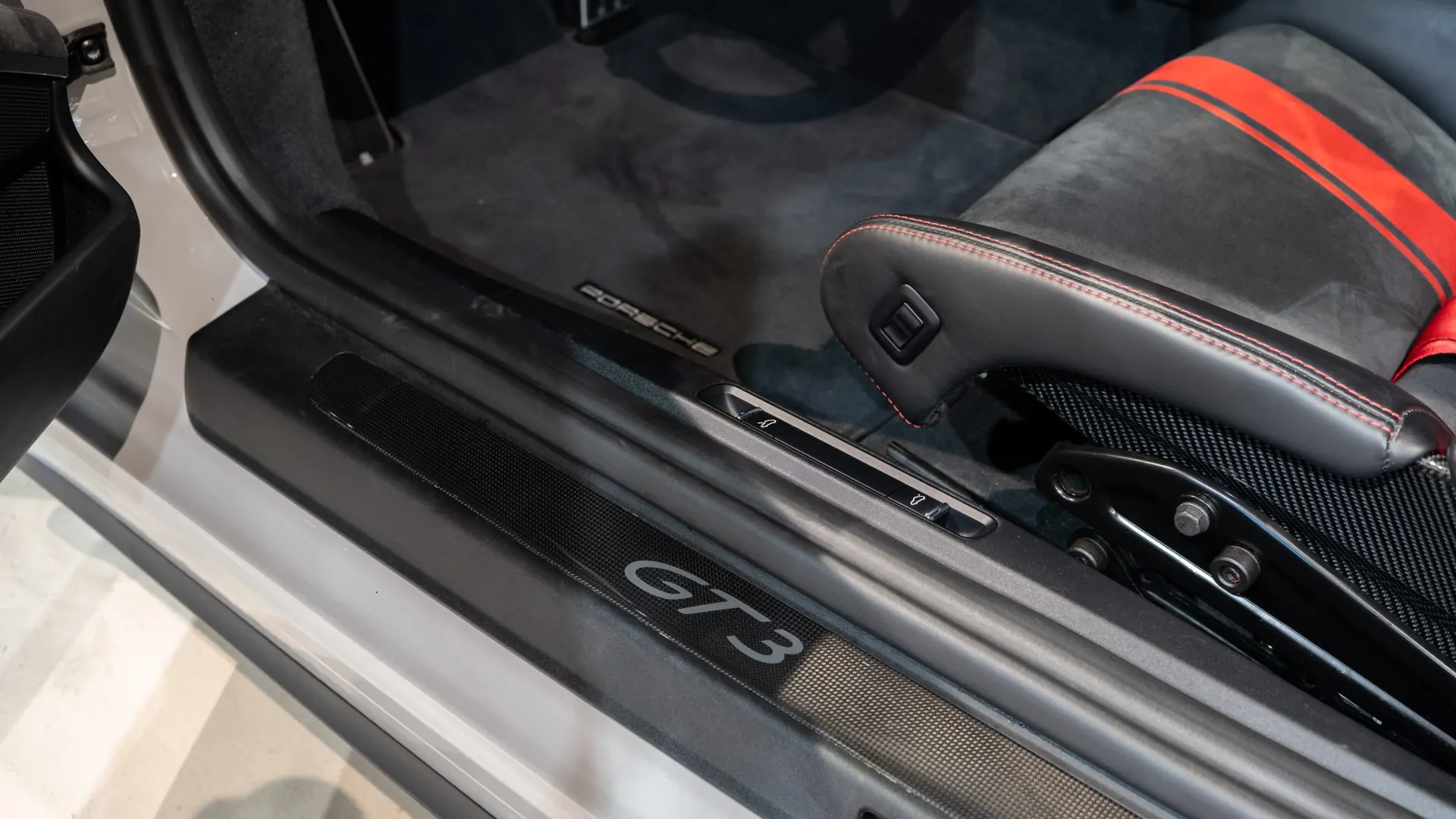 Porsche 911 — photo 31