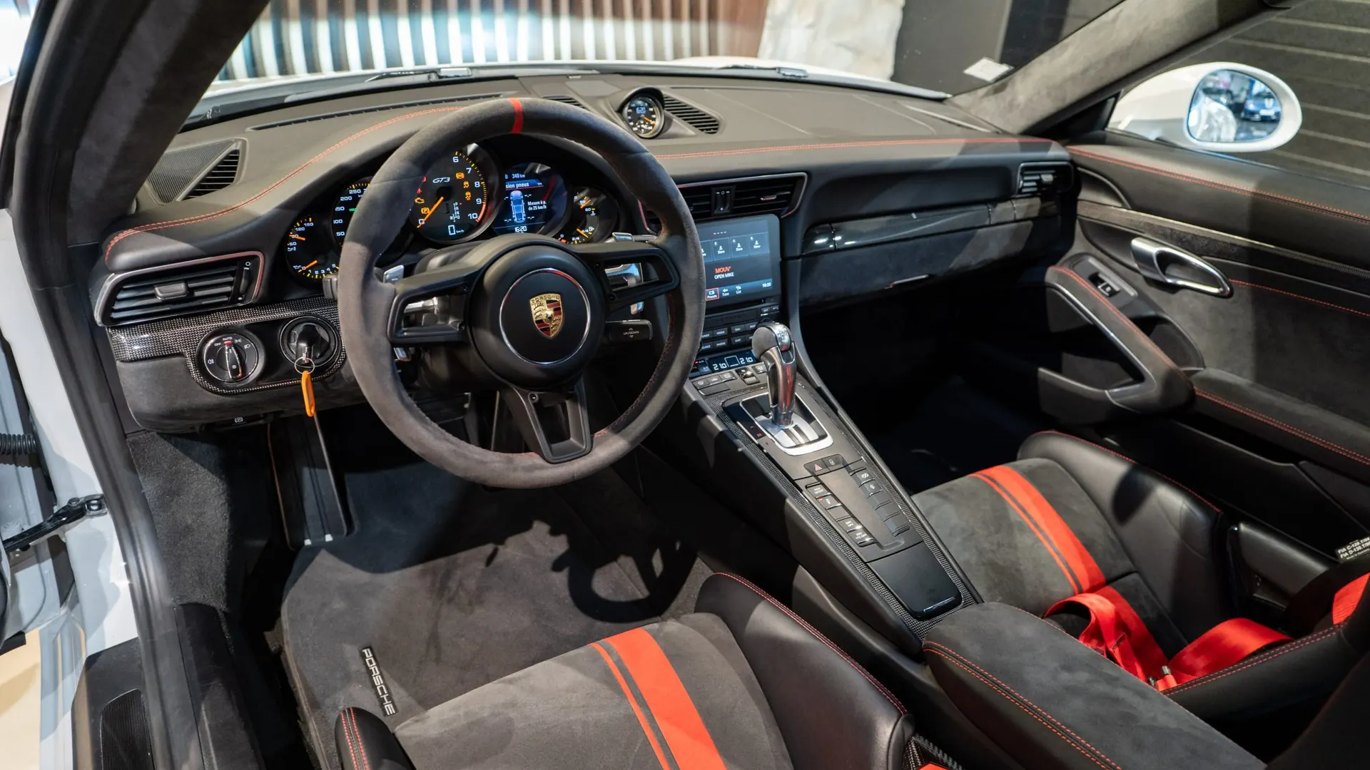 Porsche 911 — photo 26