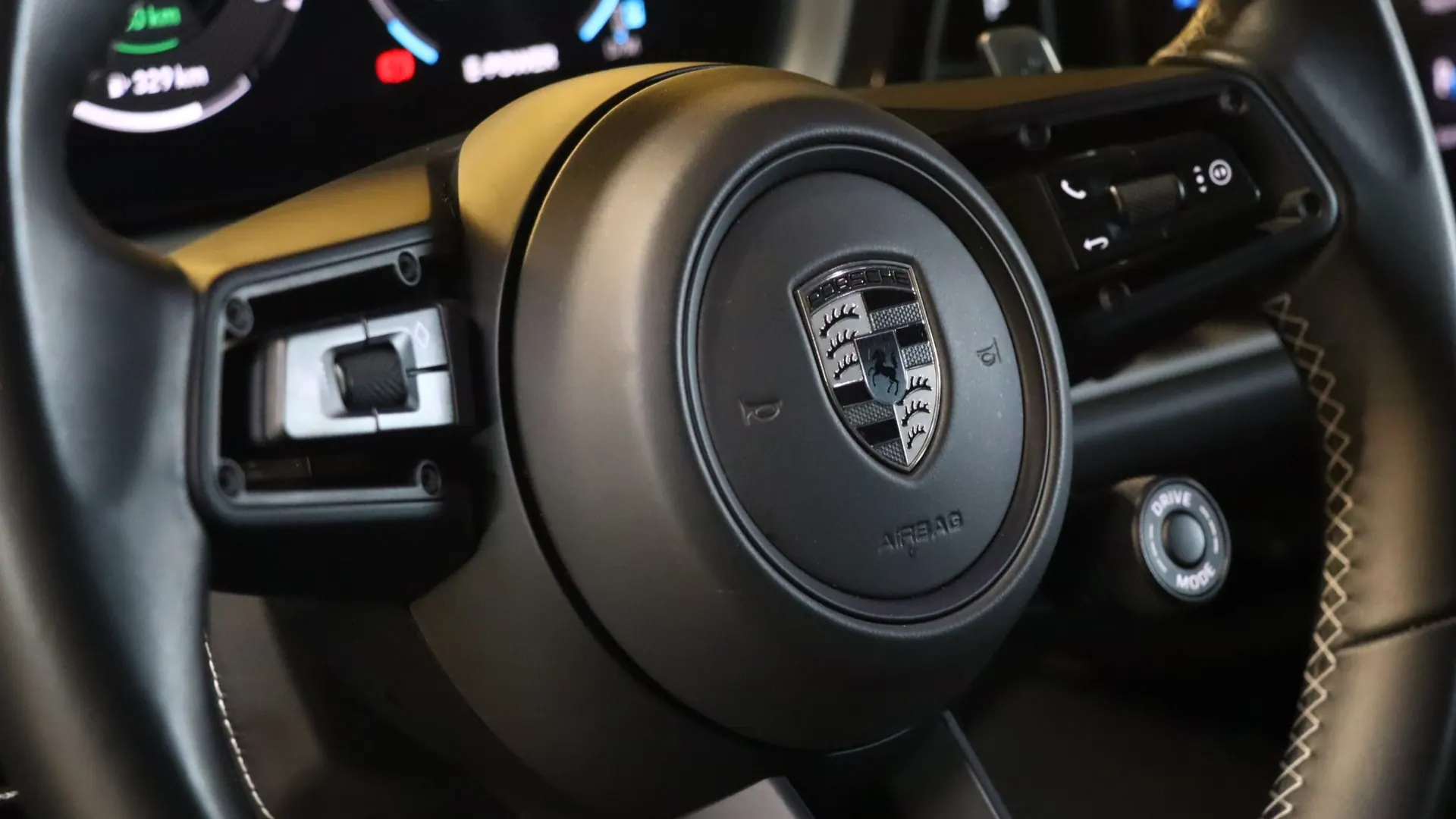 Porsche CAYENNE — photo 25