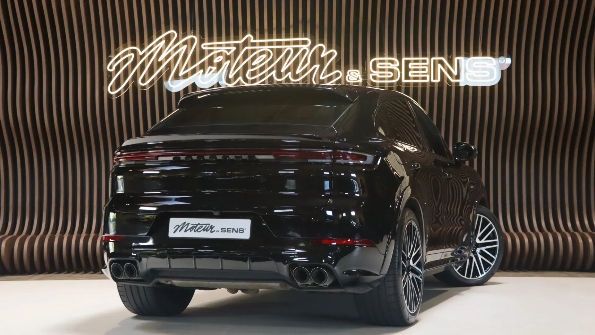 Porsche CAYENNE — photo 2