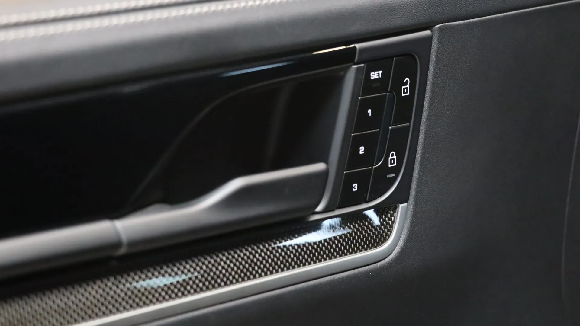 Porsche CAYENNE — photo 11