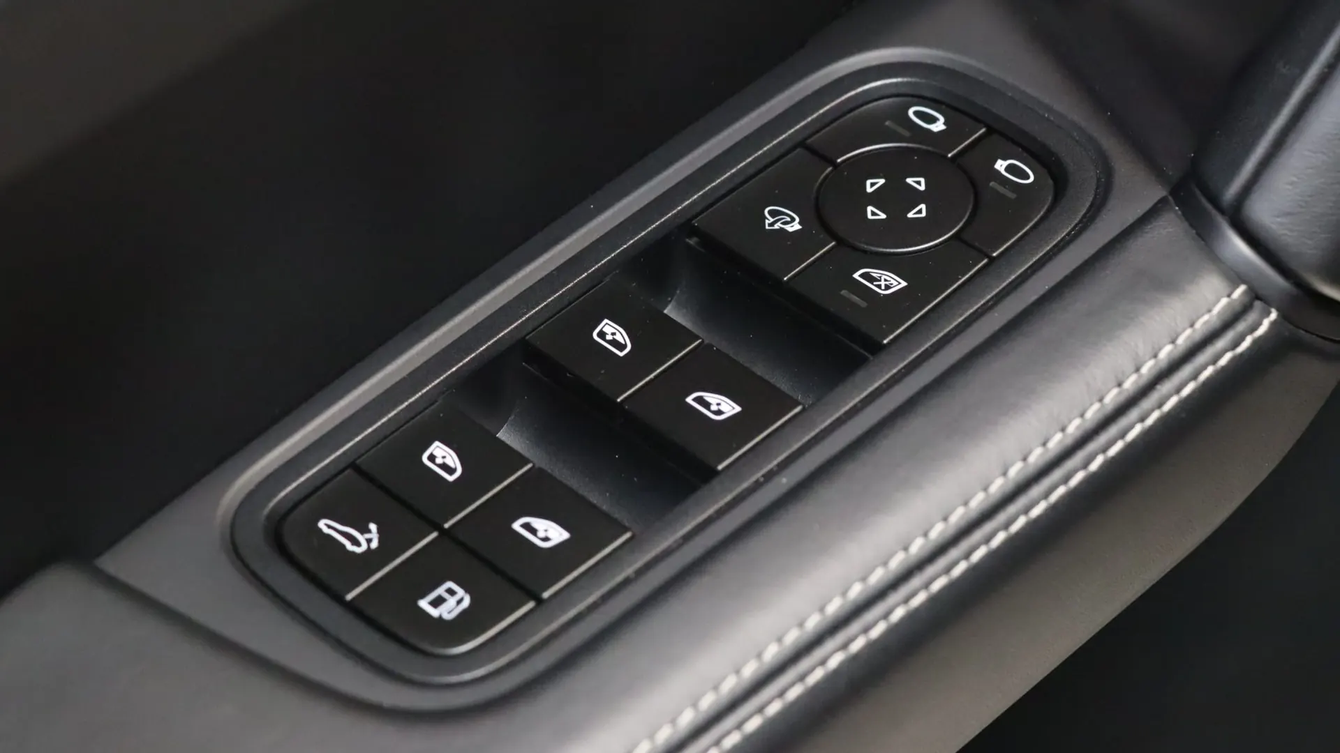 Porsche CAYENNE — photo 12