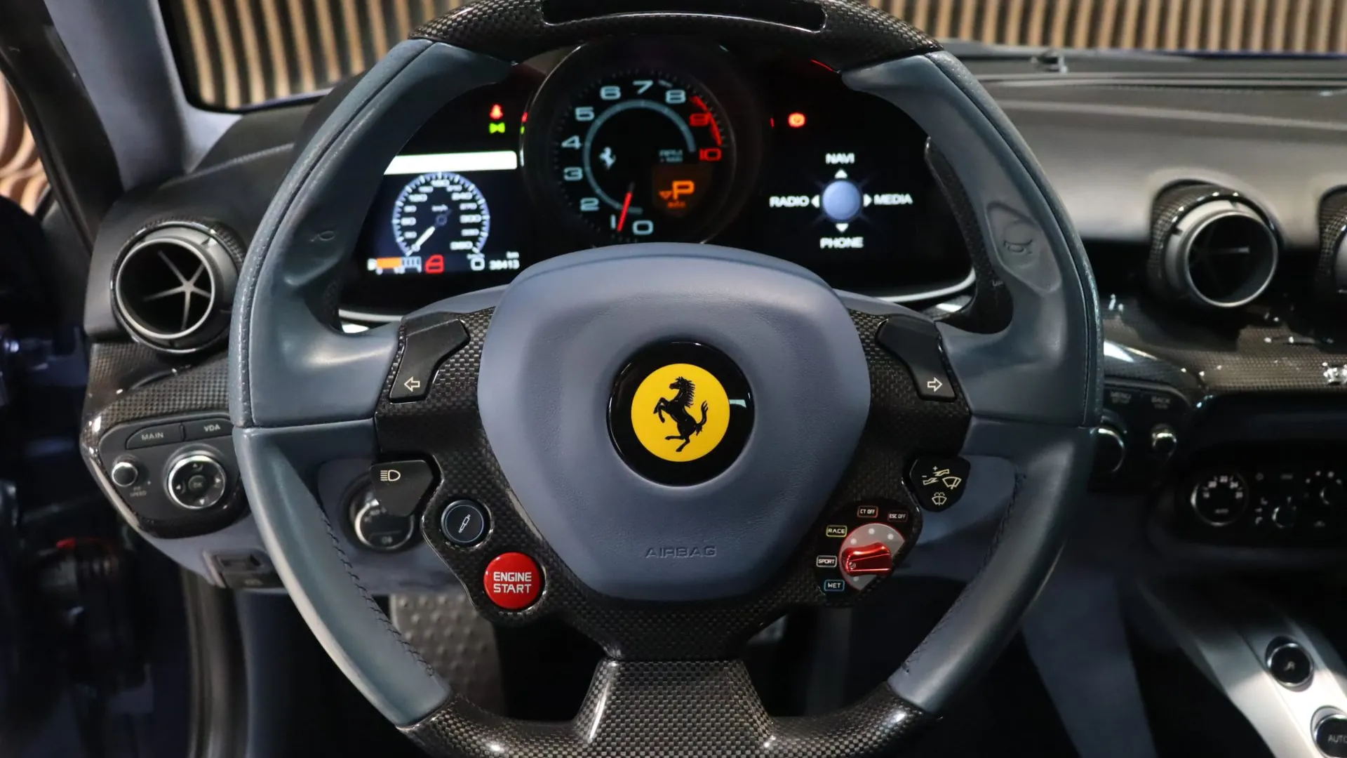 Ferrari F12 — photo 9