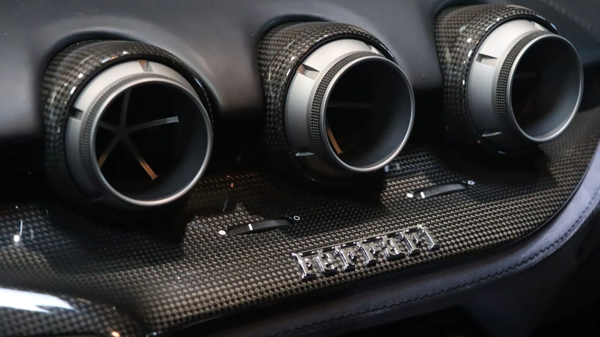 Ferrari F12 — photo 26
