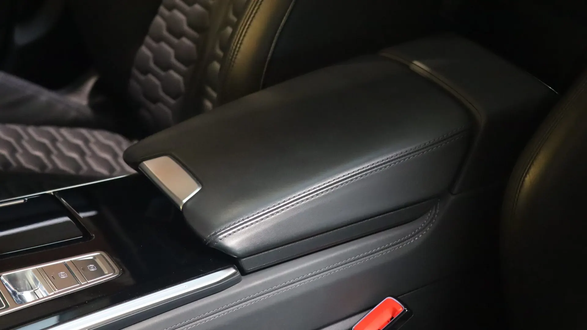 Audi RS6 — photo 31