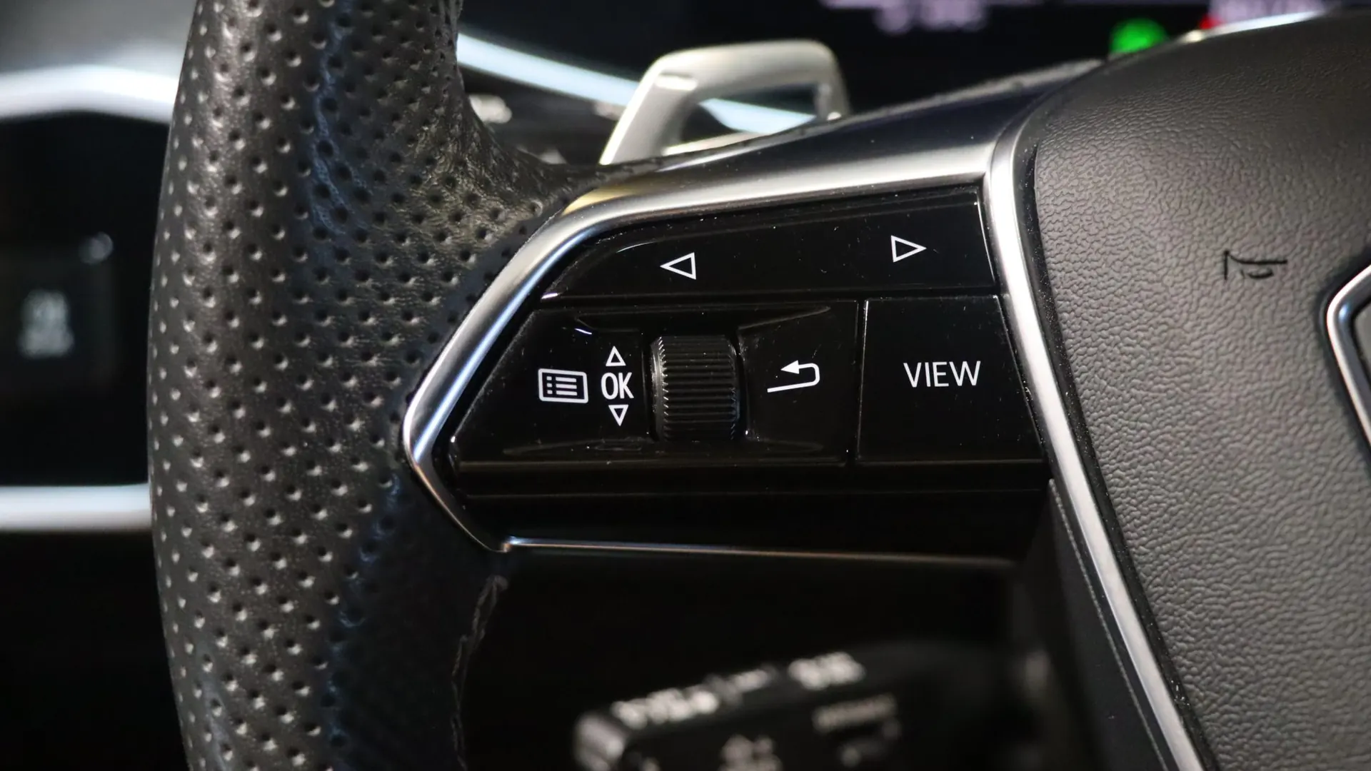 Audi RS6 — photo 19