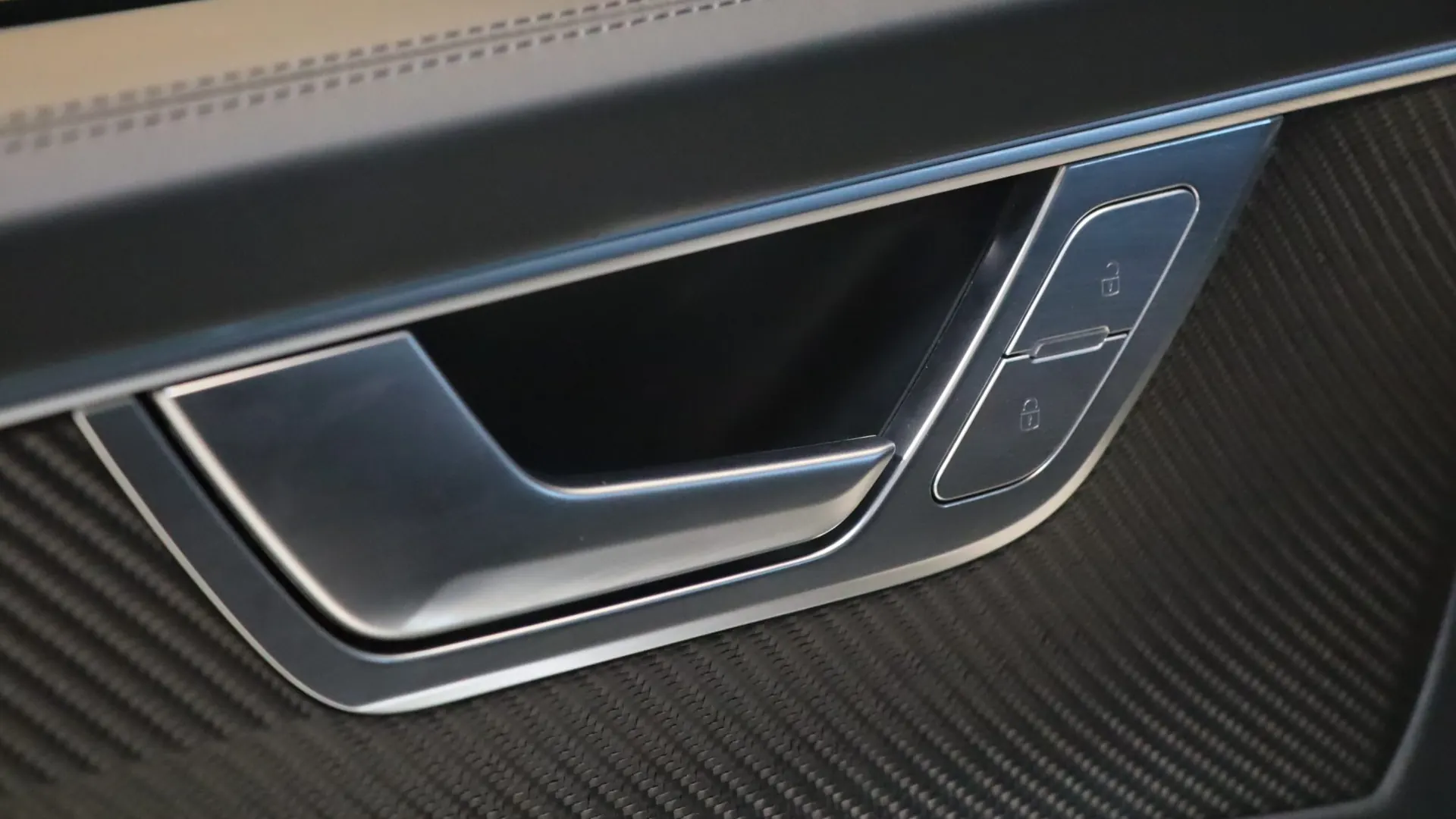 Audi RS6 — photo 11