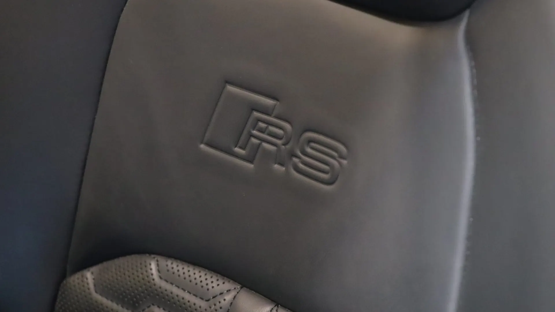 Audi RS6 — photo 34