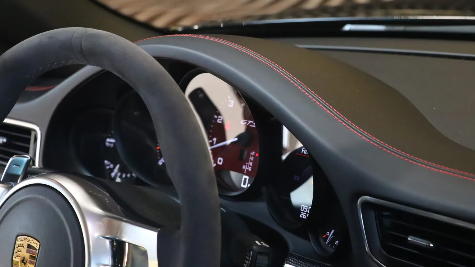 Porsche 911 — photo 26