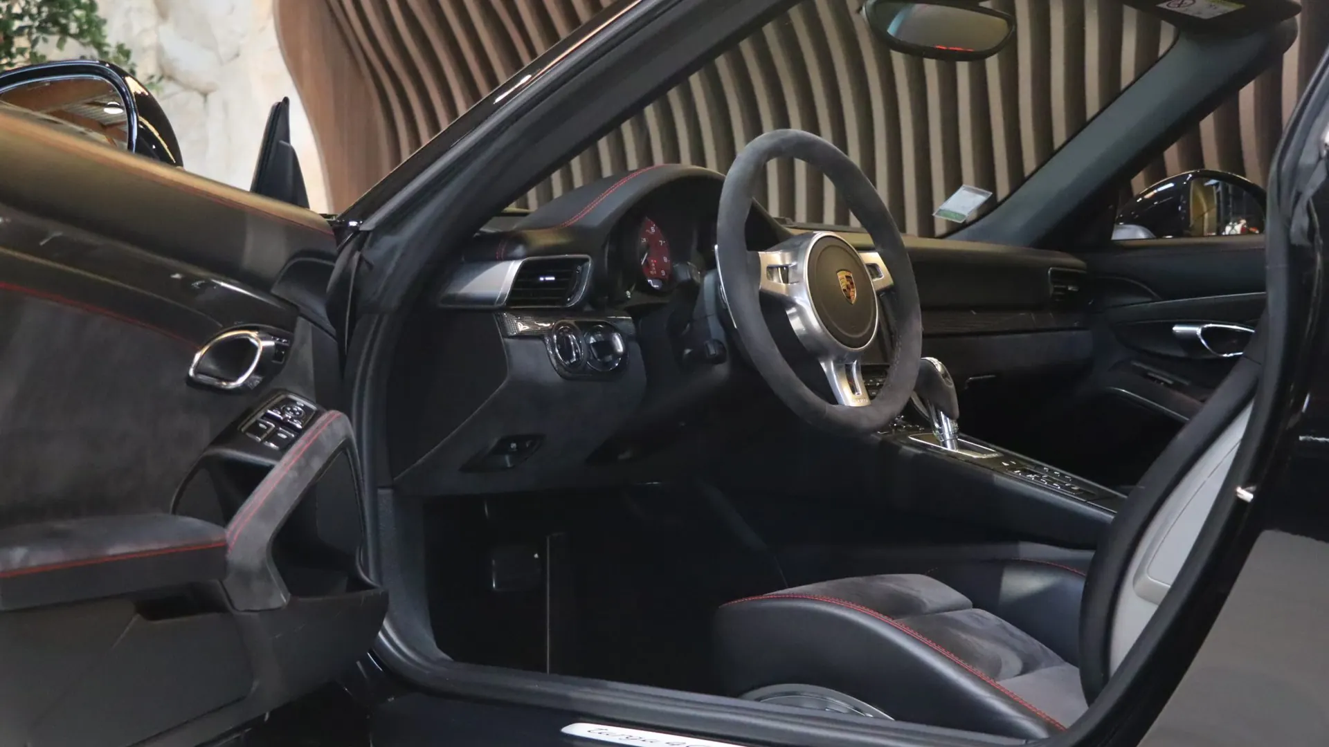 Porsche 911 — photo 9