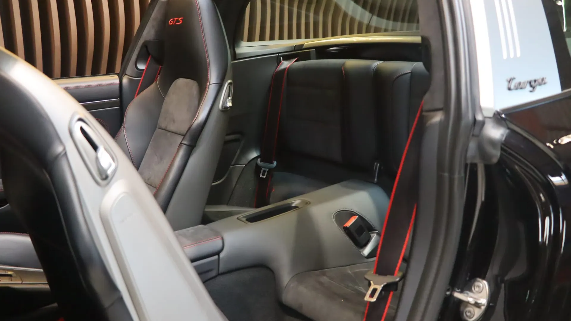 Porsche 911 — photo 39