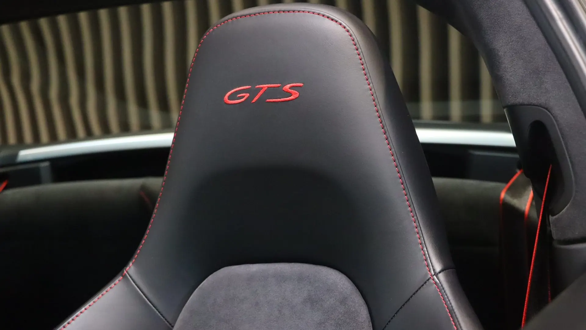 Porsche 911 — photo 36