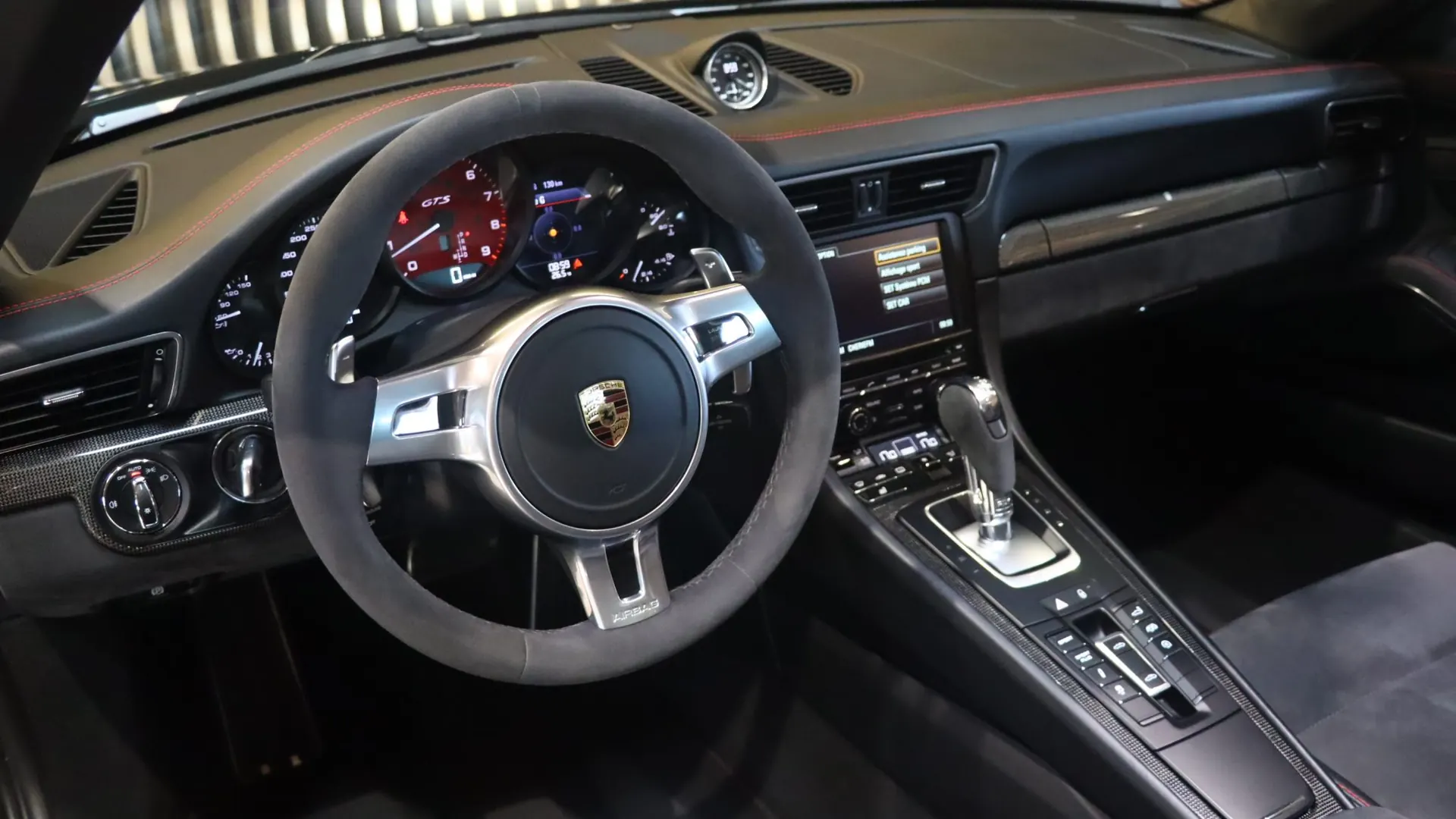 Porsche 911 — photo 17