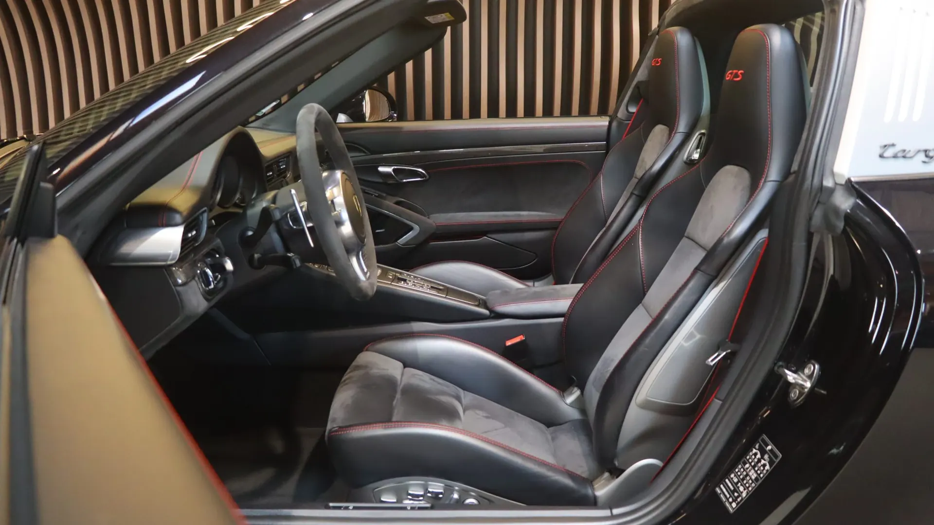 Porsche 911 — photo 8