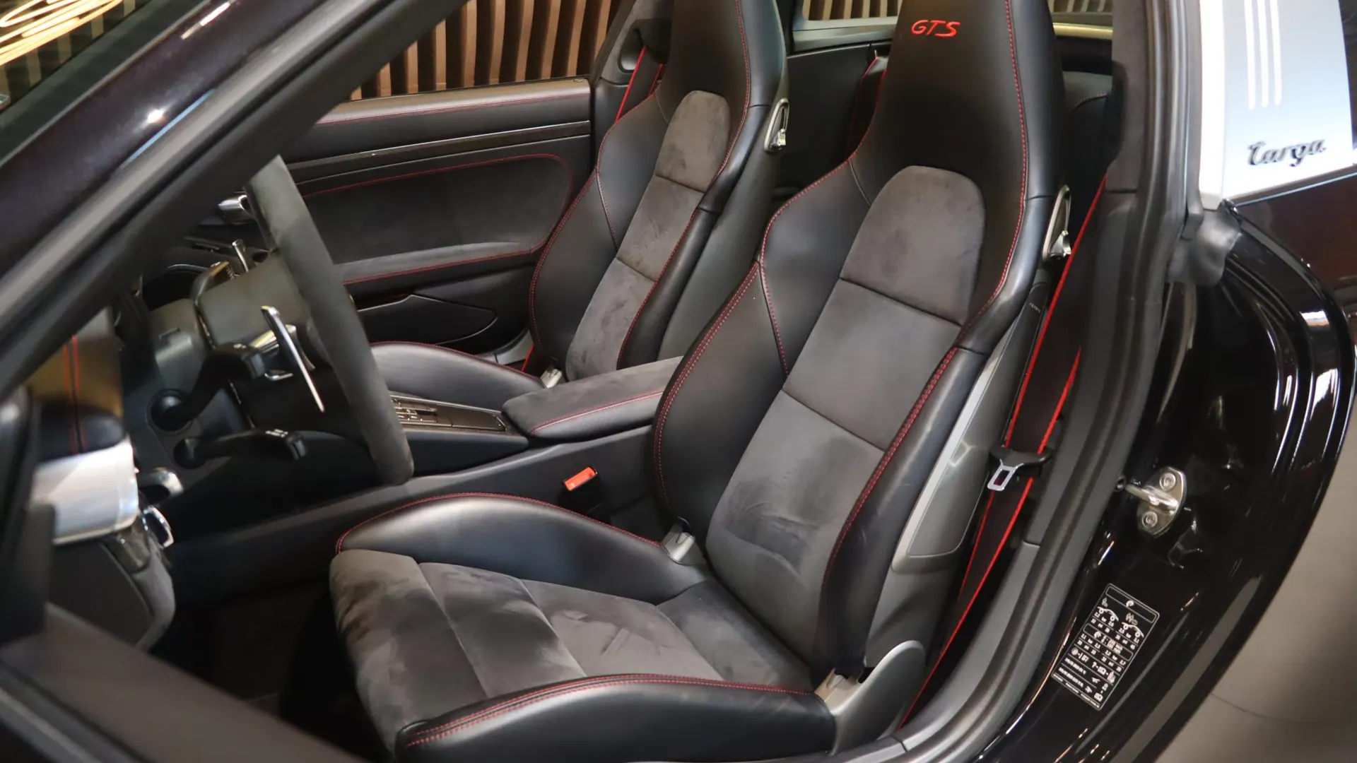 Porsche 911 — photo 7