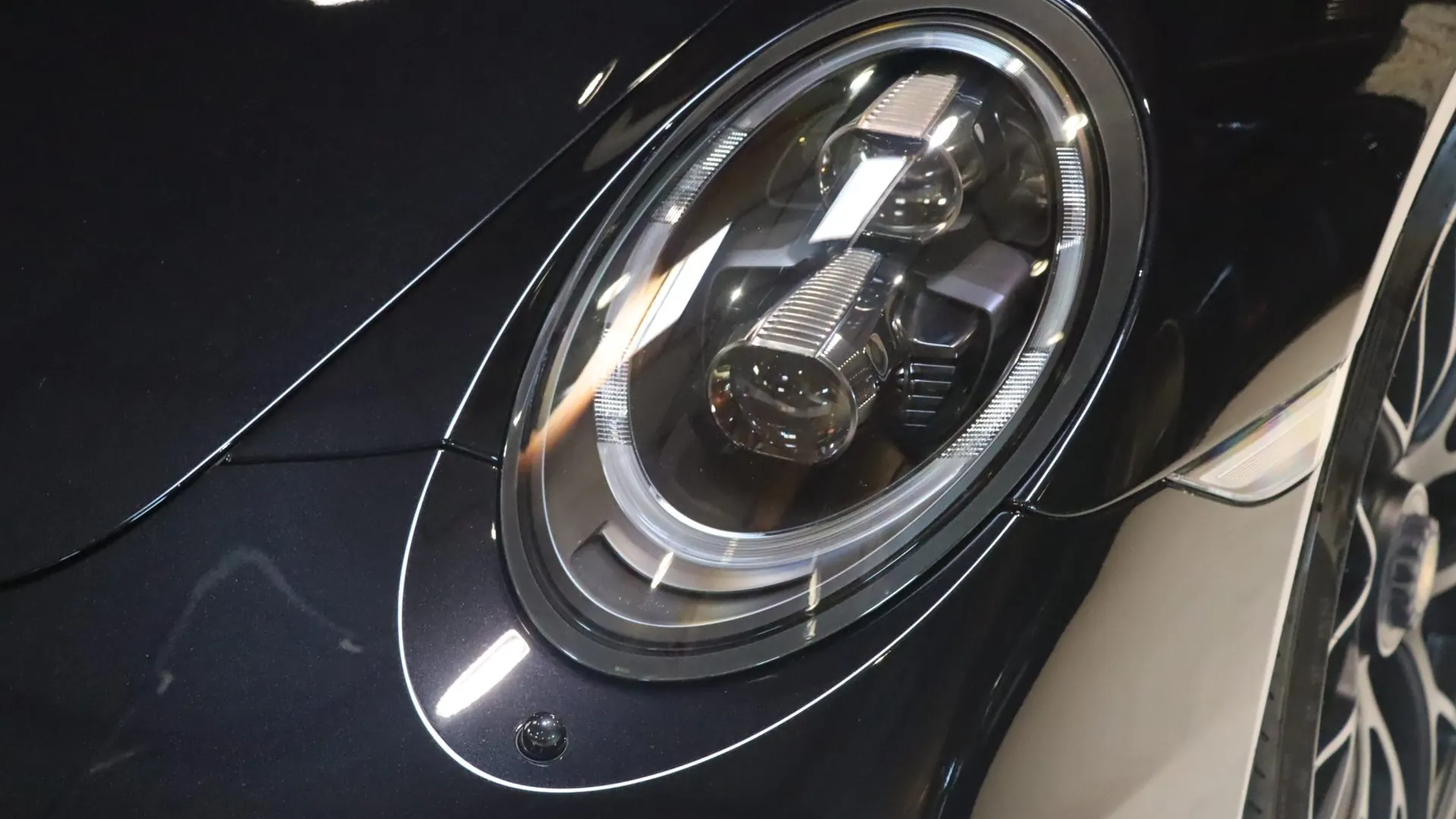 Porsche 911 — photo 41