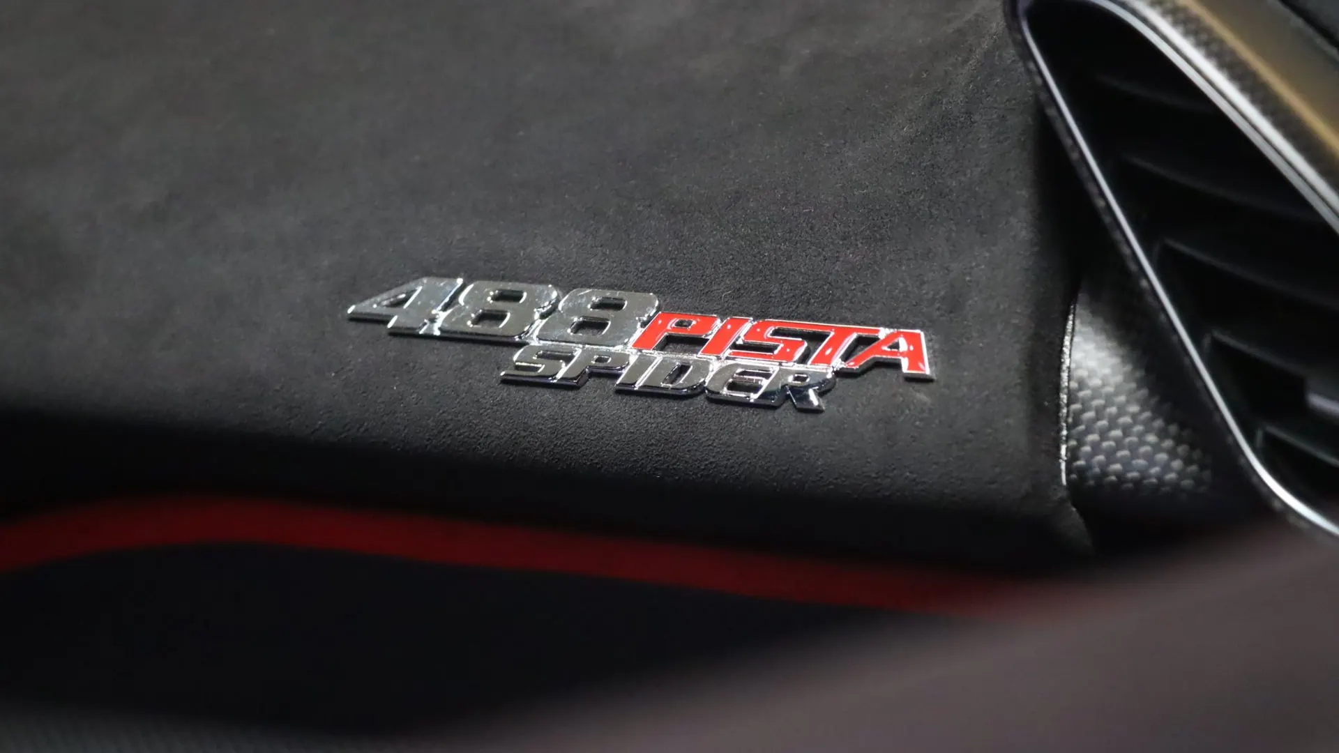 Ferrari 488 — photo 33