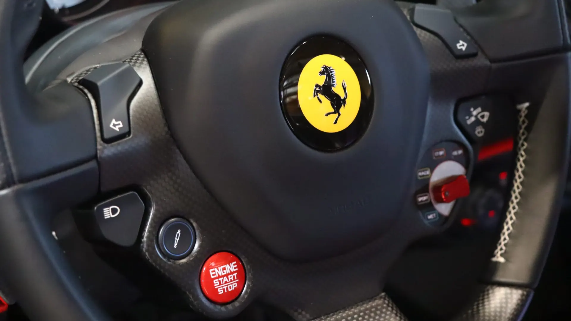 Ferrari 488 — photo 23