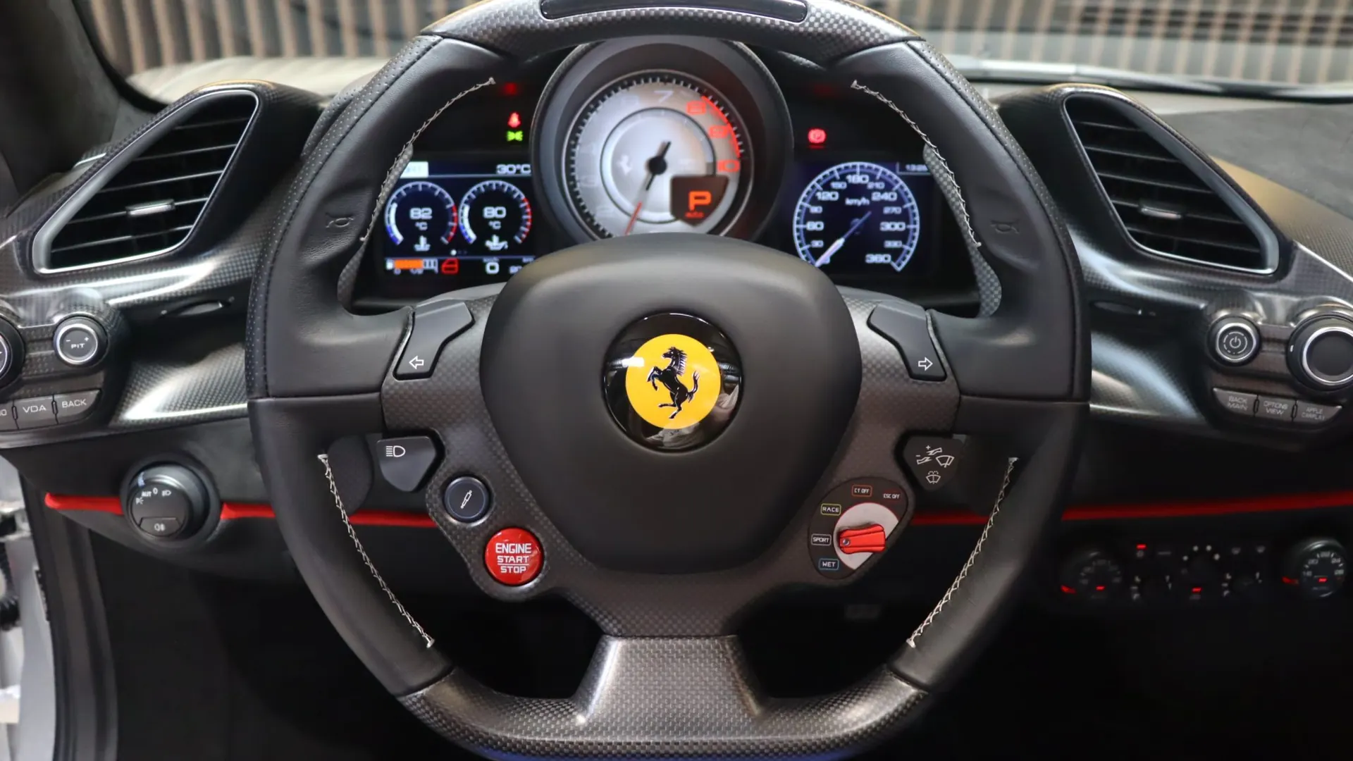 Ferrari 488 — photo 10