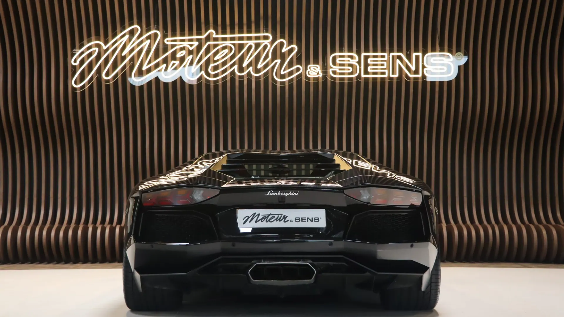 Lamborghini AVENTADOR — photo 4
