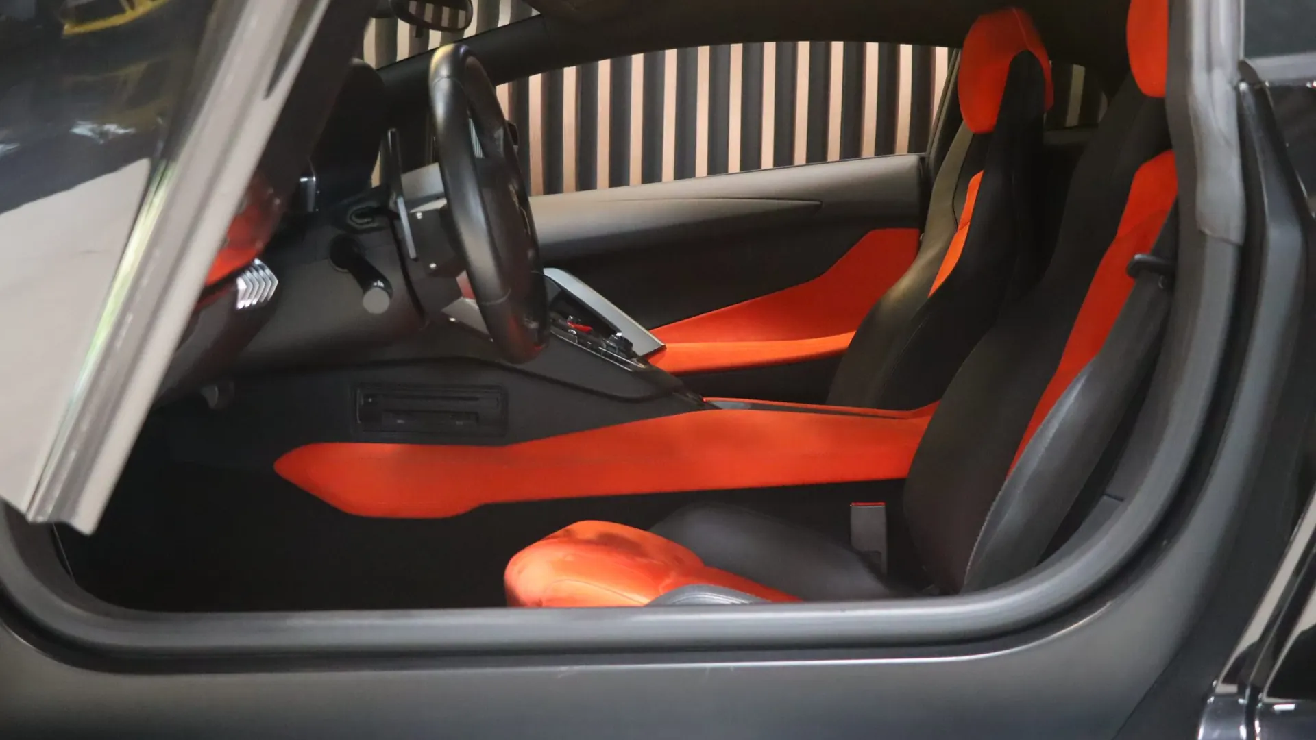 Lamborghini AVENTADOR — photo 7