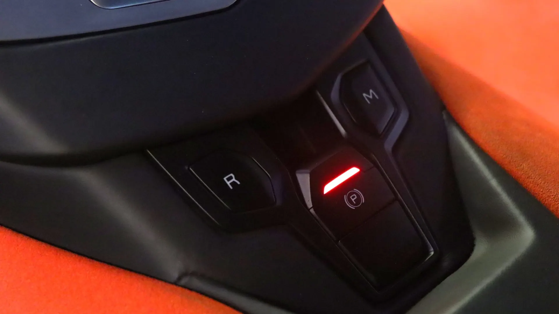 Lamborghini AVENTADOR — photo 28