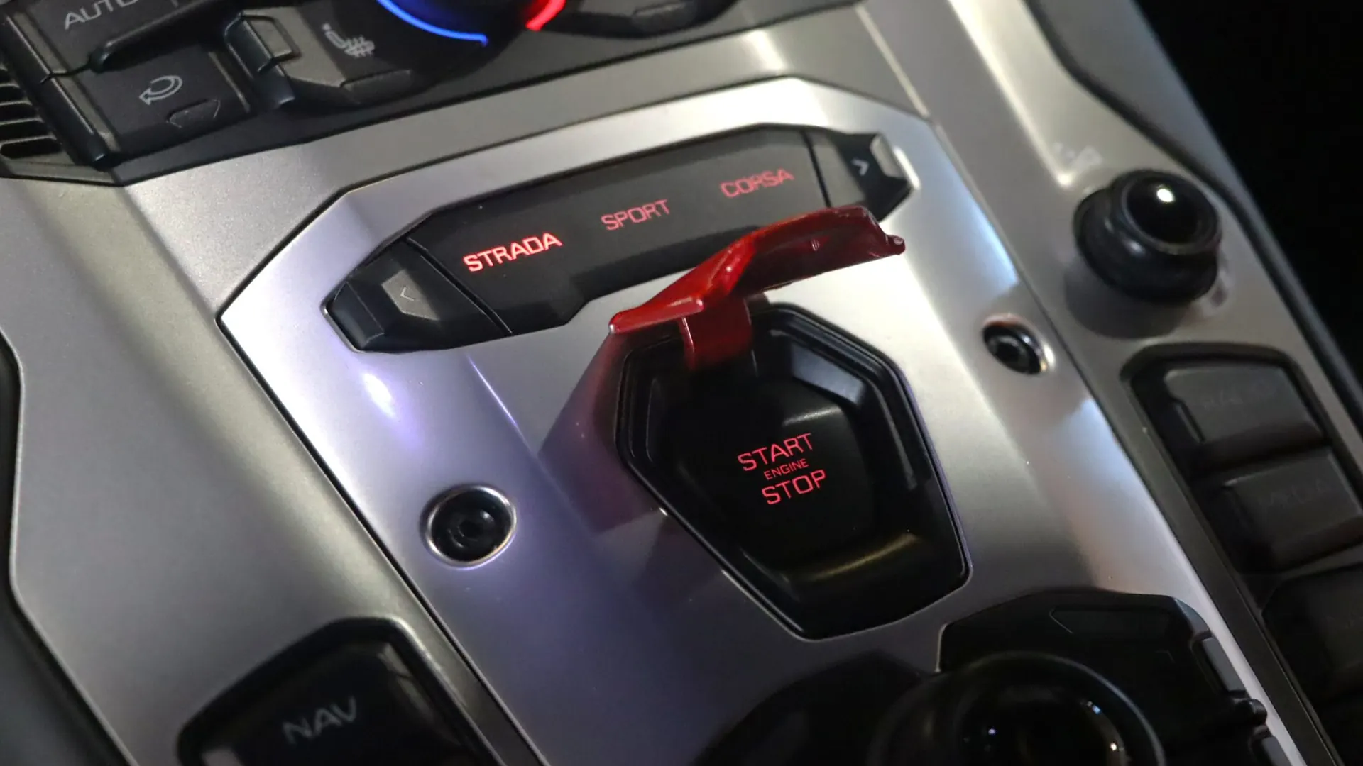 Lamborghini AVENTADOR — photo 26