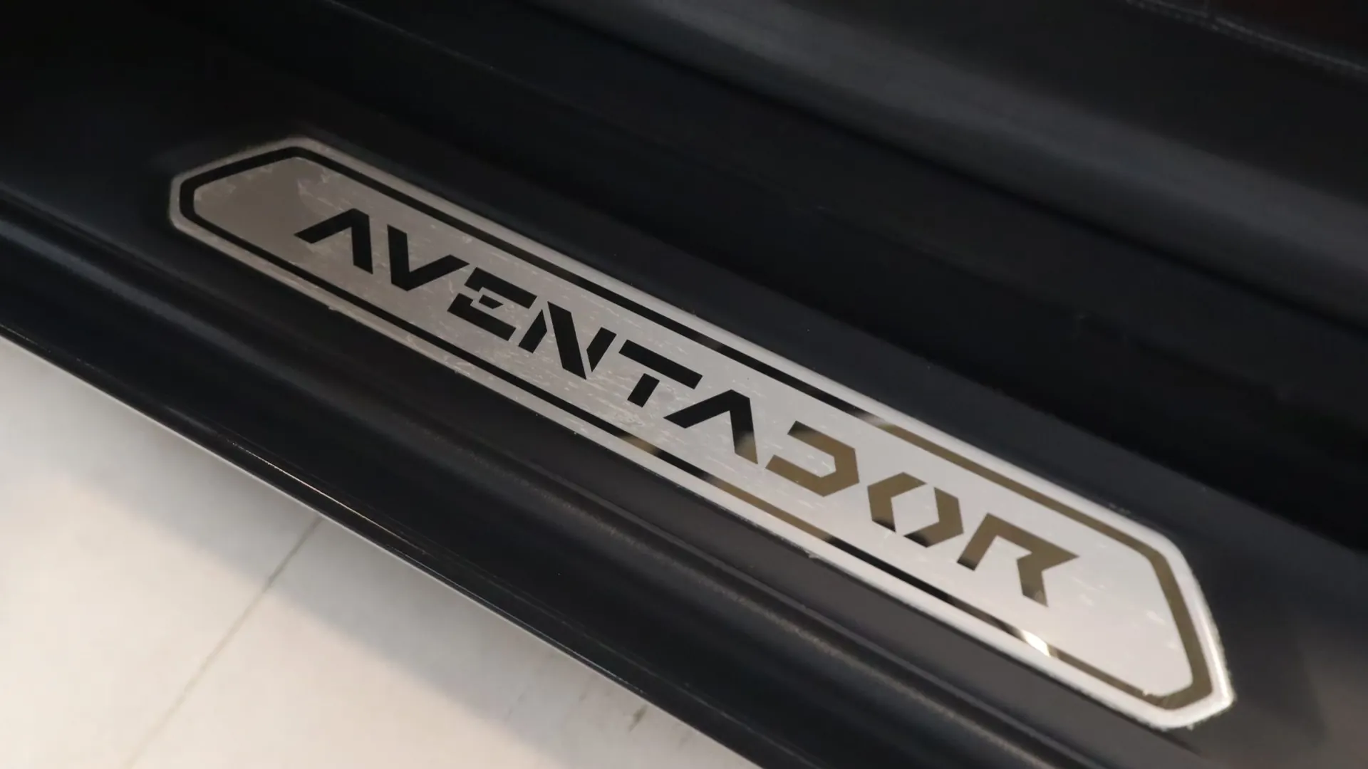 Lamborghini AVENTADOR — photo 12