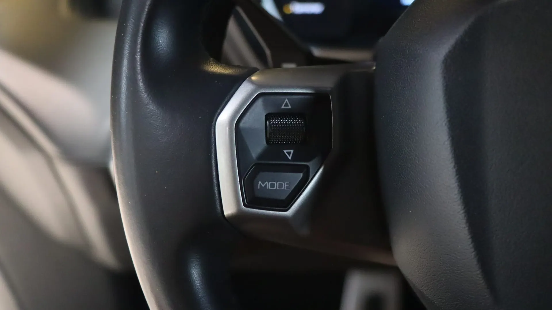 Lamborghini AVENTADOR — photo 16