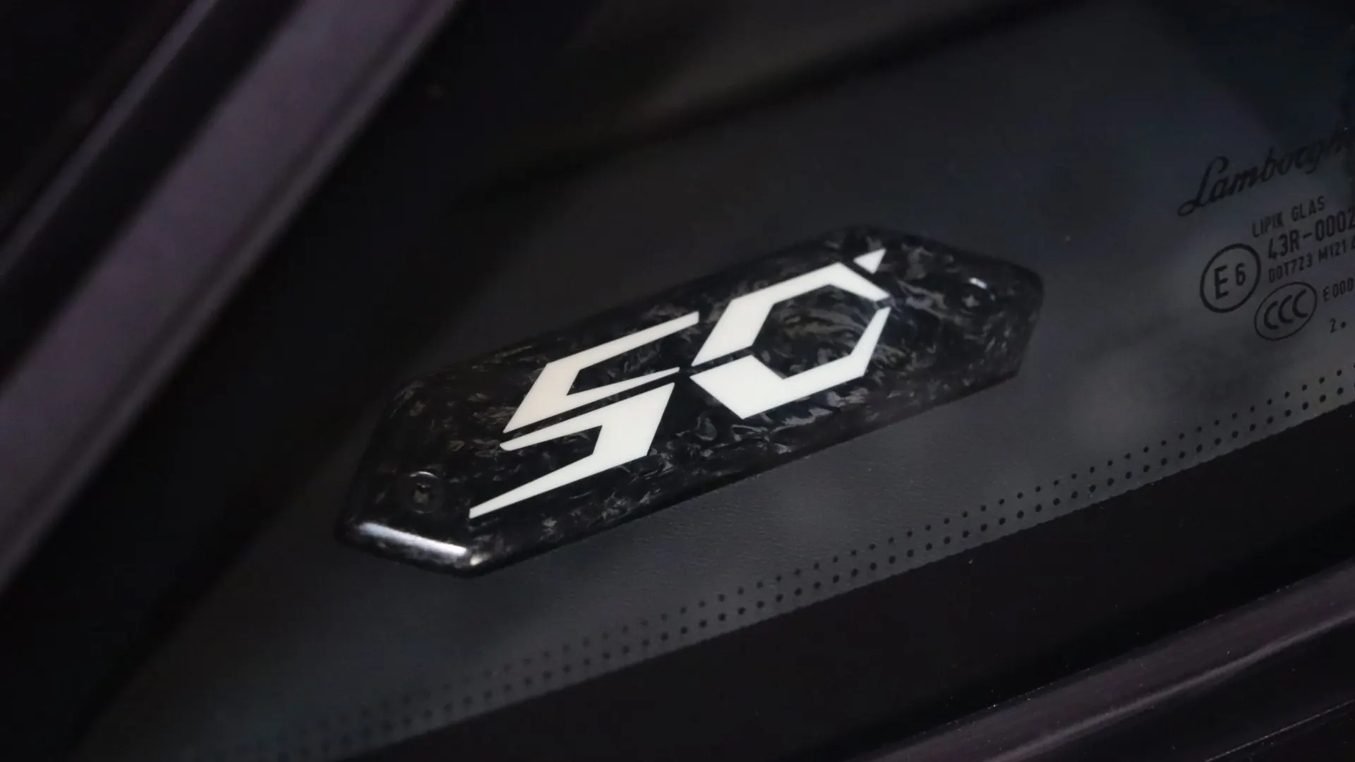 Lamborghini AVENTADOR — photo 31